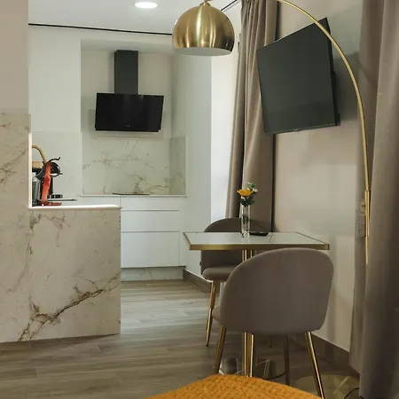 La Apartment *